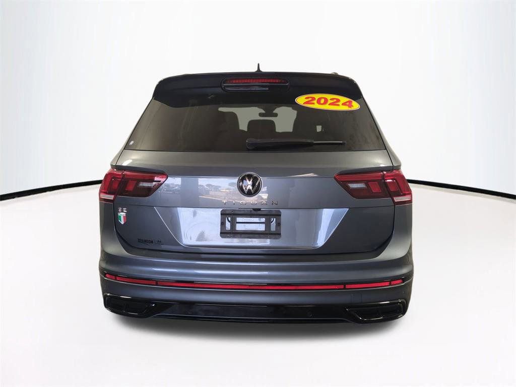 Used 2024 Volkswagen Tiguan SE R-Line image 6