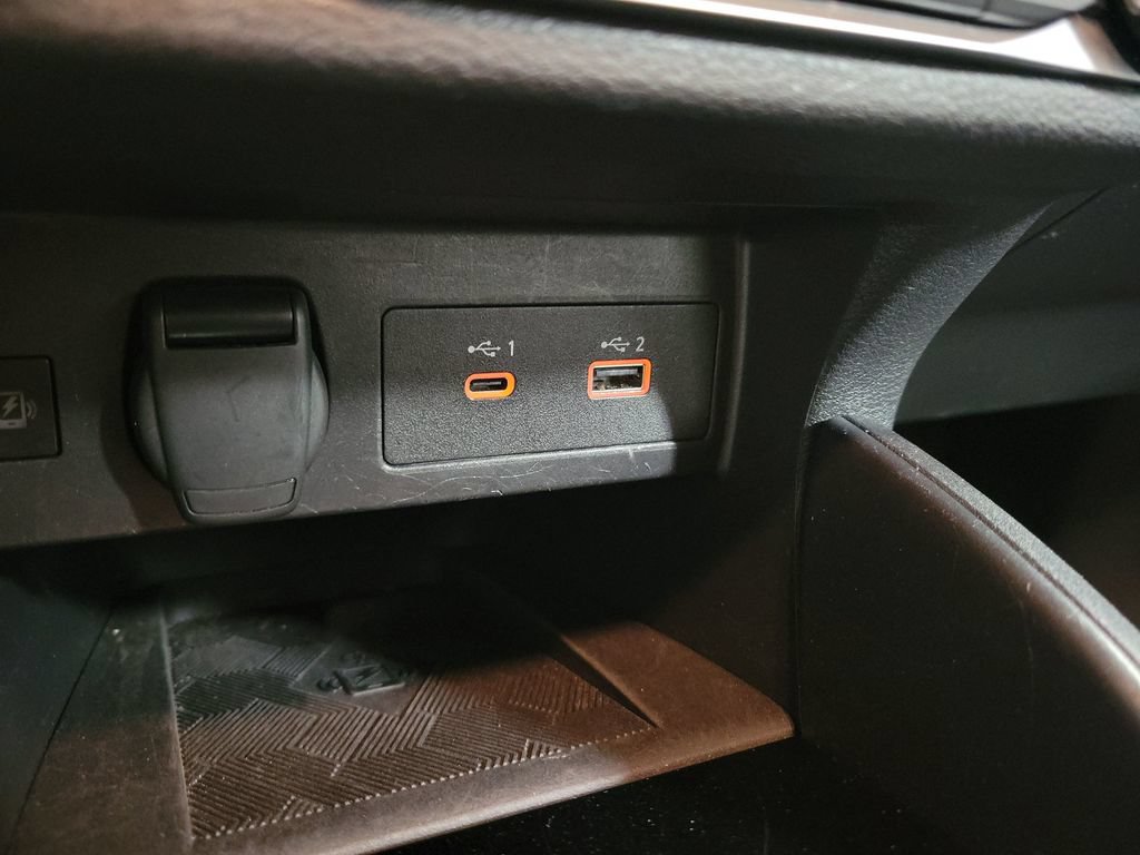 Used 2024 Nissan Versa SR FWD image 18