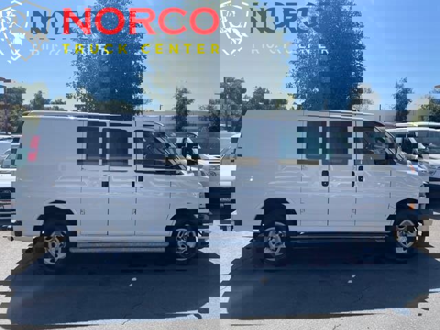 Used 2018 Chevrolet Express 2500 w/ Driver Convenience Package image 1