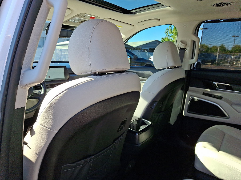 Used 2023 Kia Telluride EX w/ EX Captain's Chair Package image 20