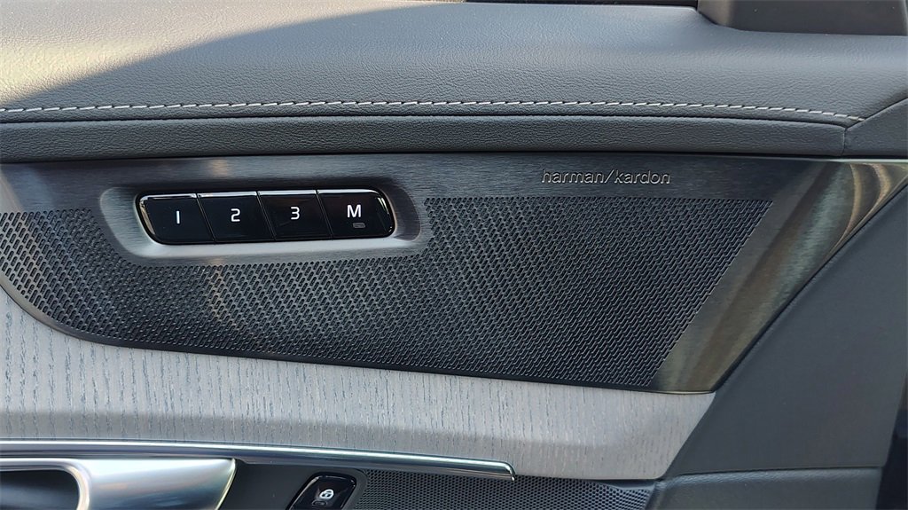 New 2026 Volvo XC90 B6 Ultra image 9