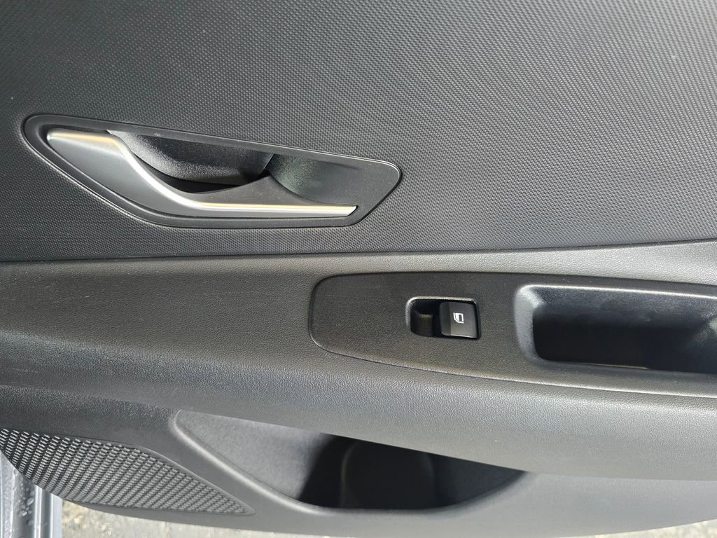 Used 2025 Hyundai Elantra SE FWD image 33