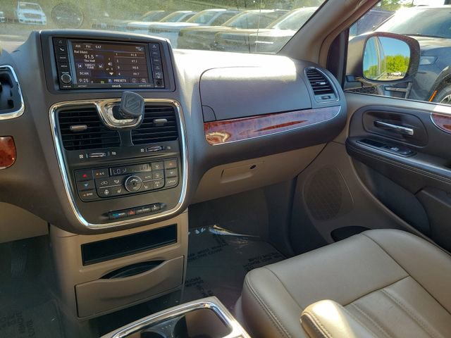 Certified 2016 Chrysler Town & Country Touring w/ Driver Convenience Group image 13