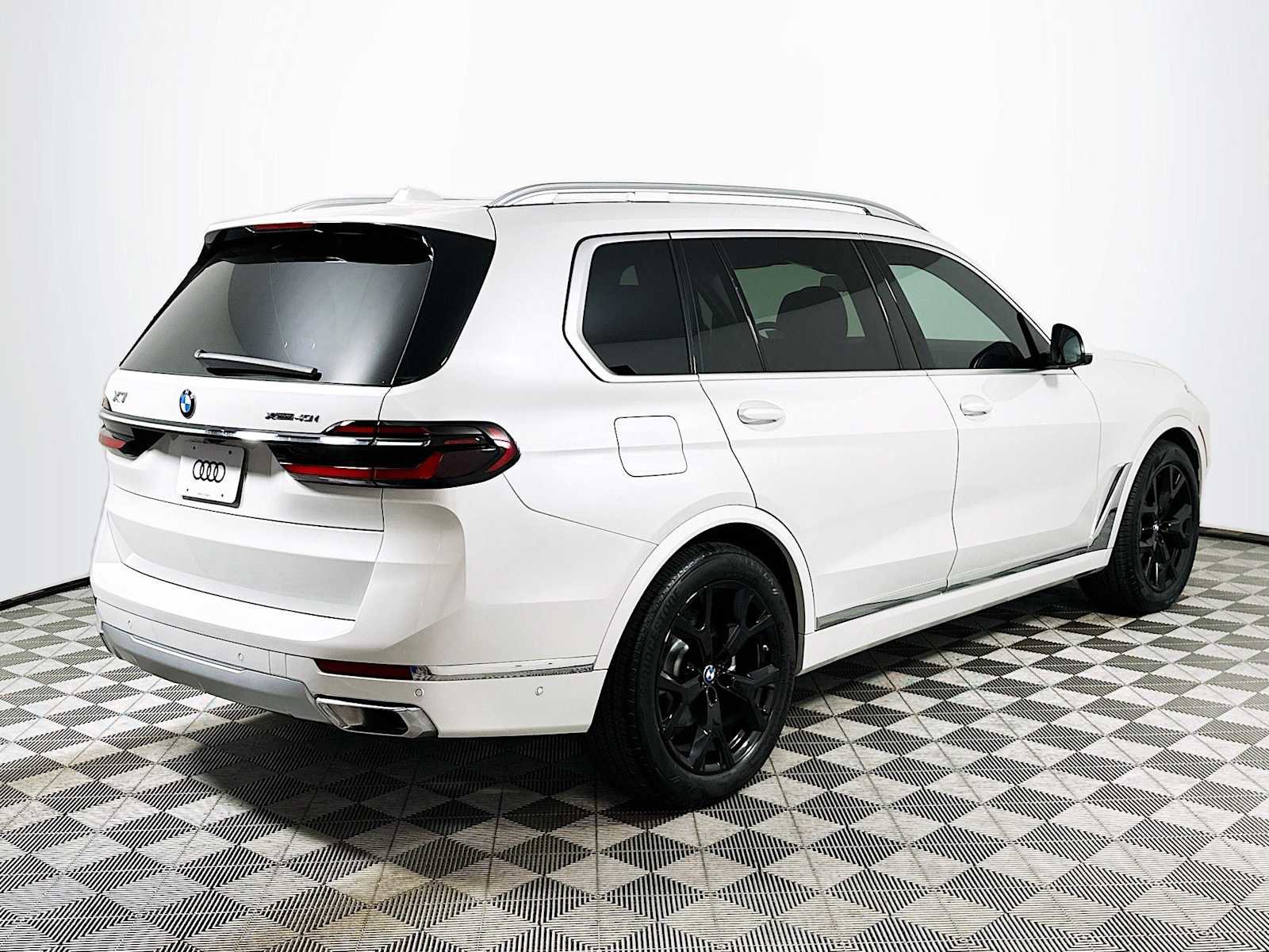 Used 2024 BMW X7 xDrive40i w/ Premium Package image 7