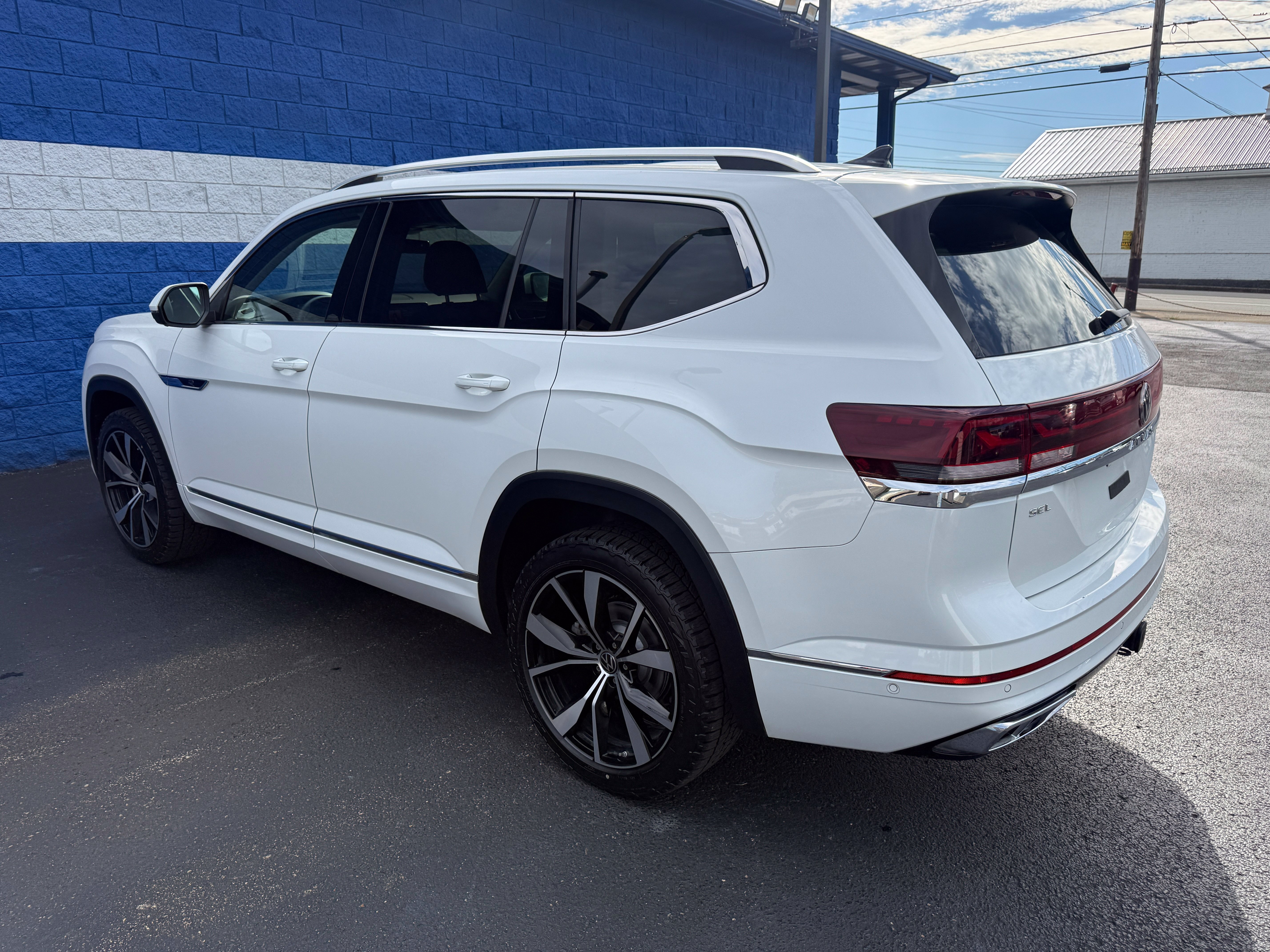 Used 2024 Volkswagen Atlas SEL Premium R-Line AWD/4WD image 18