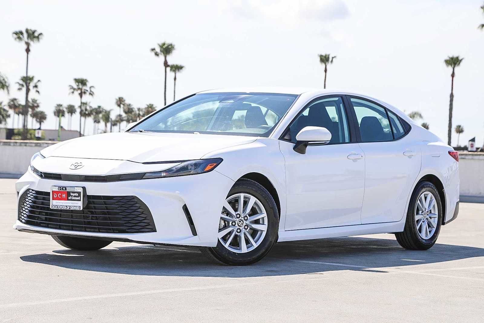 Certified 2025 Toyota Camry LE image 1