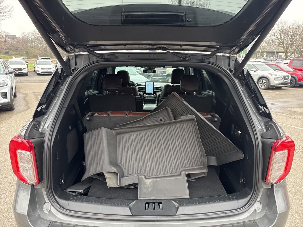 Used 2023 Ford Explorer Platinum w/ Technology Package image 29