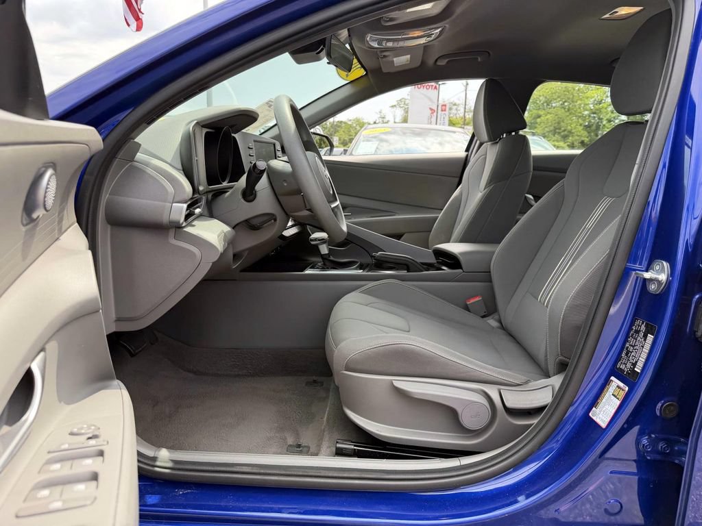 Used 2023 Hyundai Elantra SEL FWD image 9