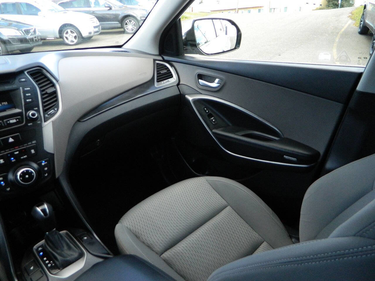 Used 2016 Hyundai Santa Fe SE image 18