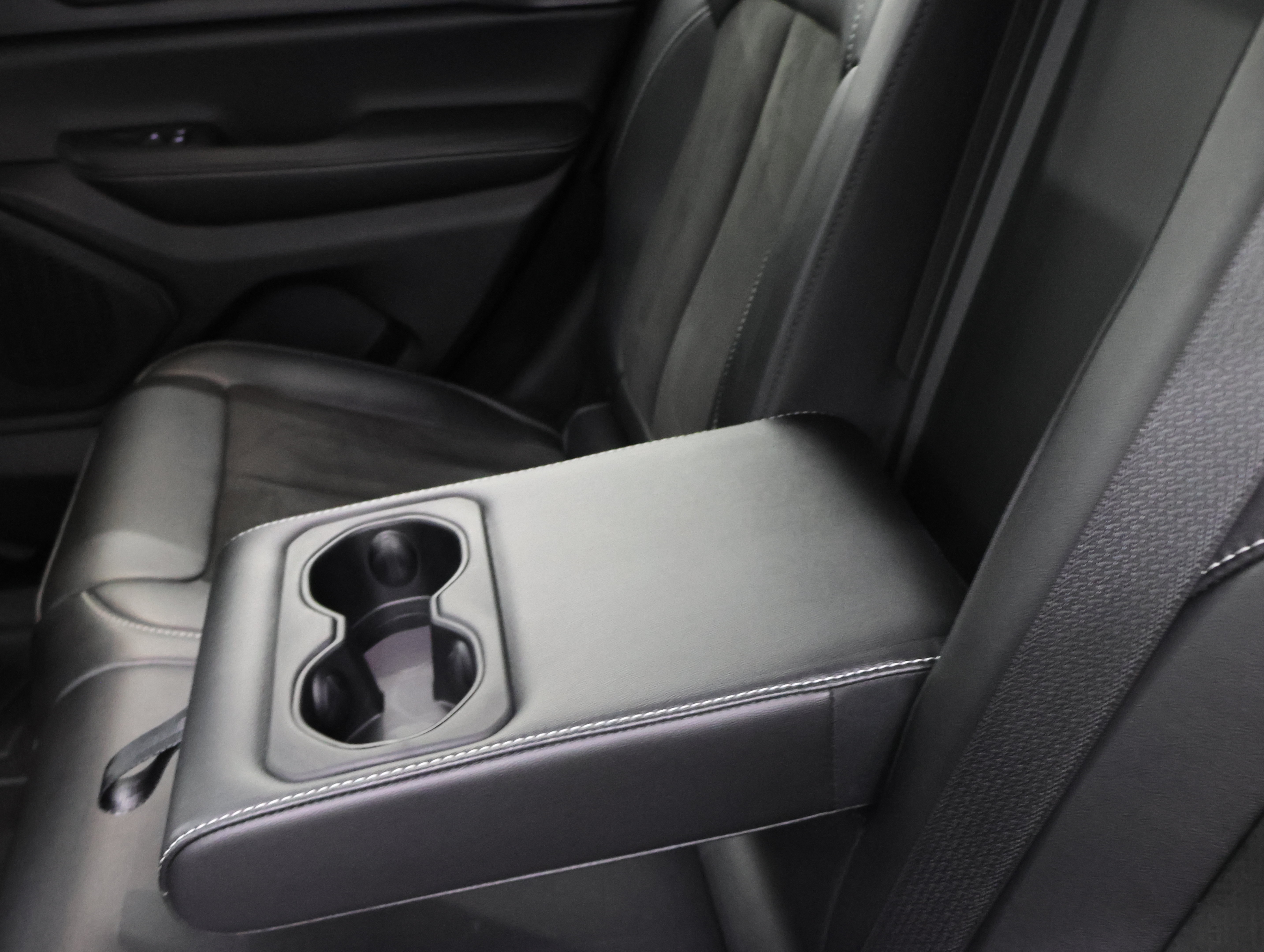 Used 2023 Jeep Grand Cherokee Altitude AWD/4WD image 38
