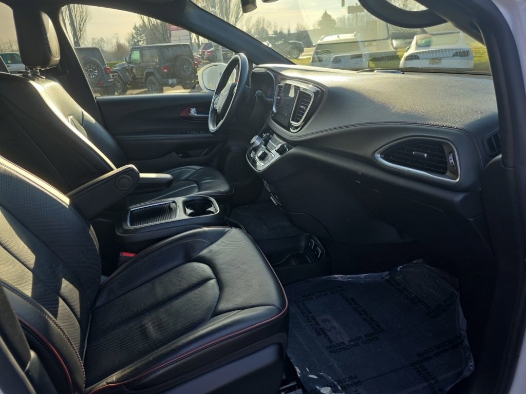 Certified 2020 Chrysler Pacifica Limited image 9