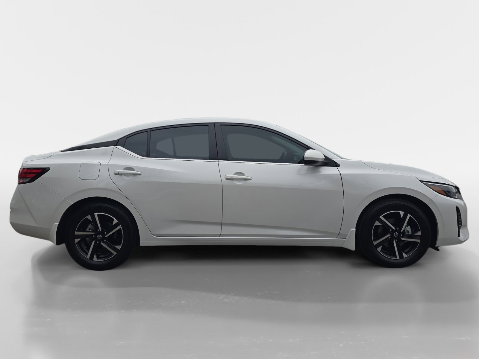 Used 2025 Nissan Sentra SV image 6