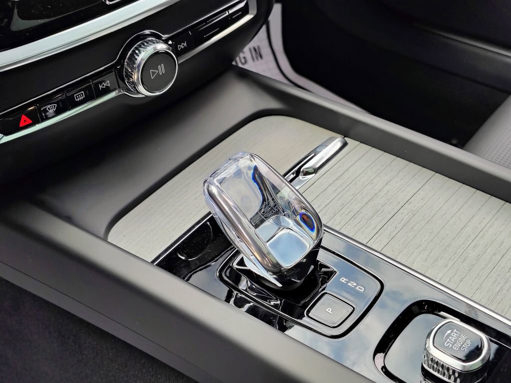New 2026 Volvo XC60 B5 Ultra w/ Climate Package AWD/4WD image 14