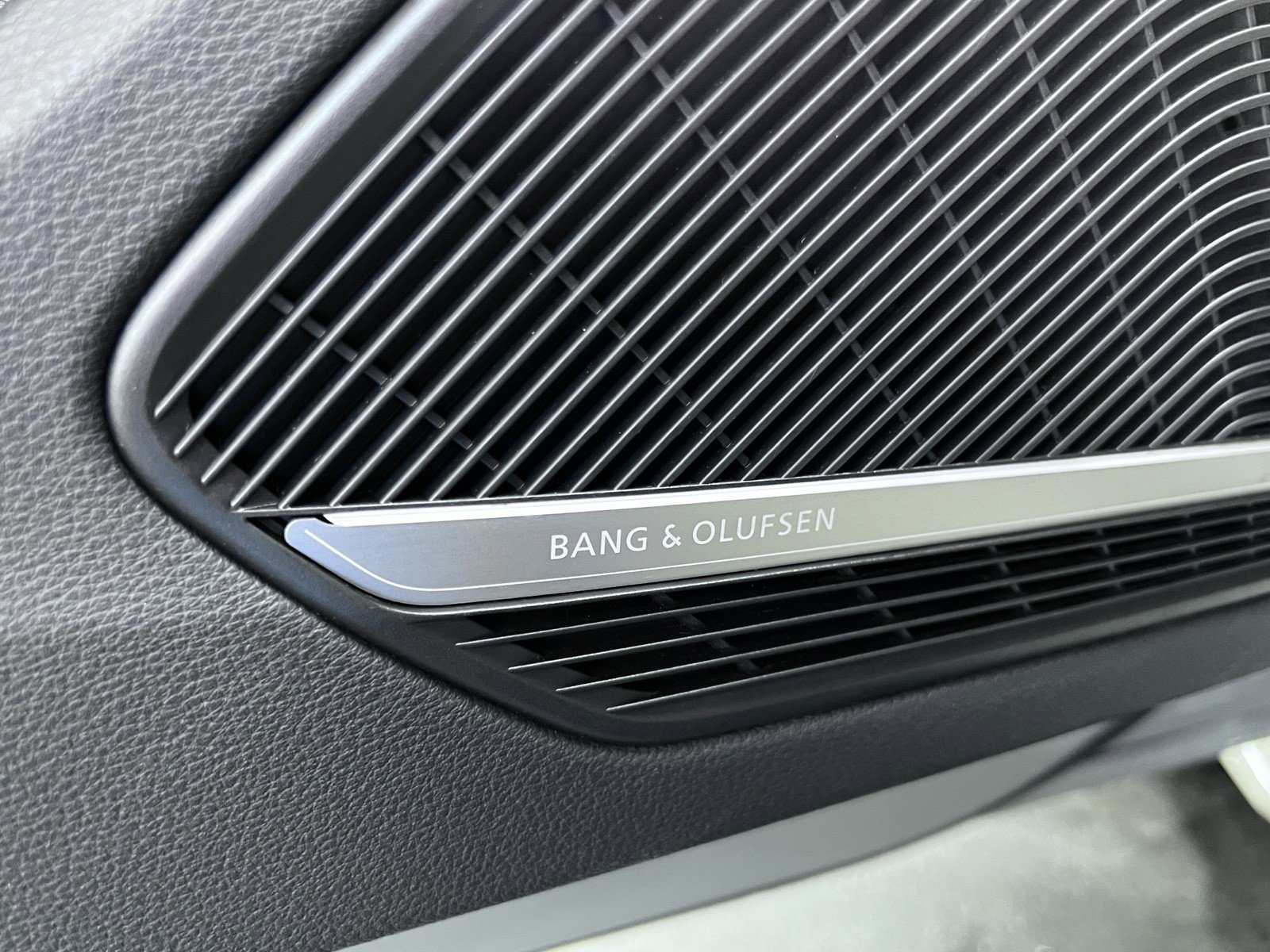 Used 2021 Audi S4 Premium Plus w/ Premium Plus Package image 27