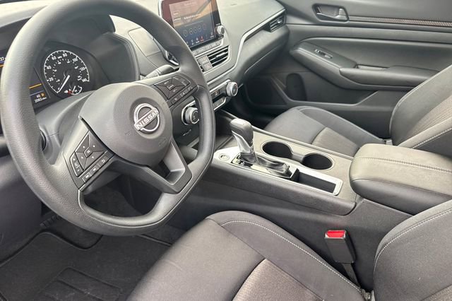 Used 2025 Nissan Altima 2.5 S image 10