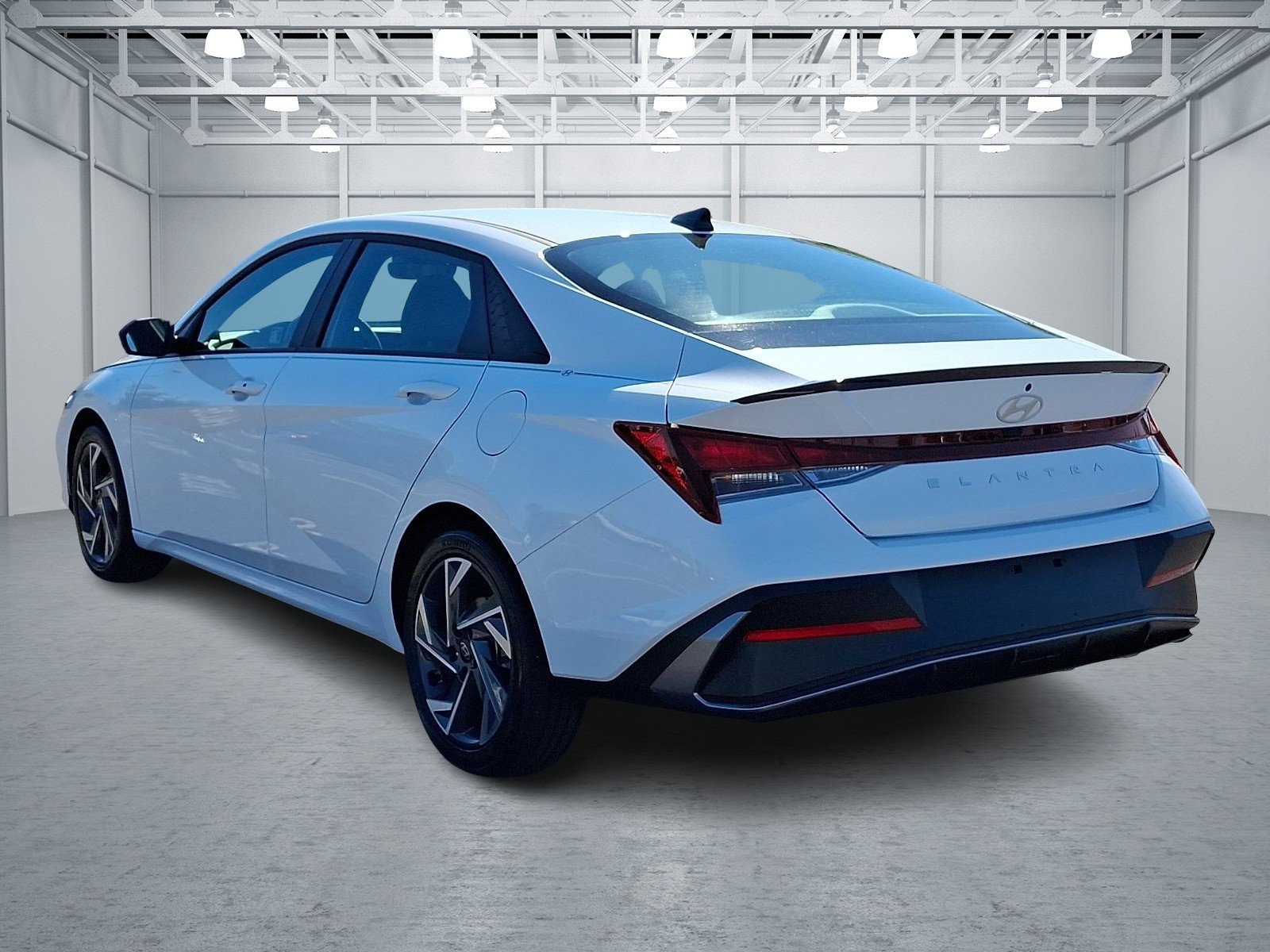Certified 2025 Hyundai Elantra Sport FWD image 4