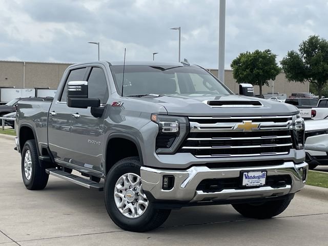 Used 2025 Chevrolet Silverado 2500 LTZ w/ LTZ Convenience Package image 2