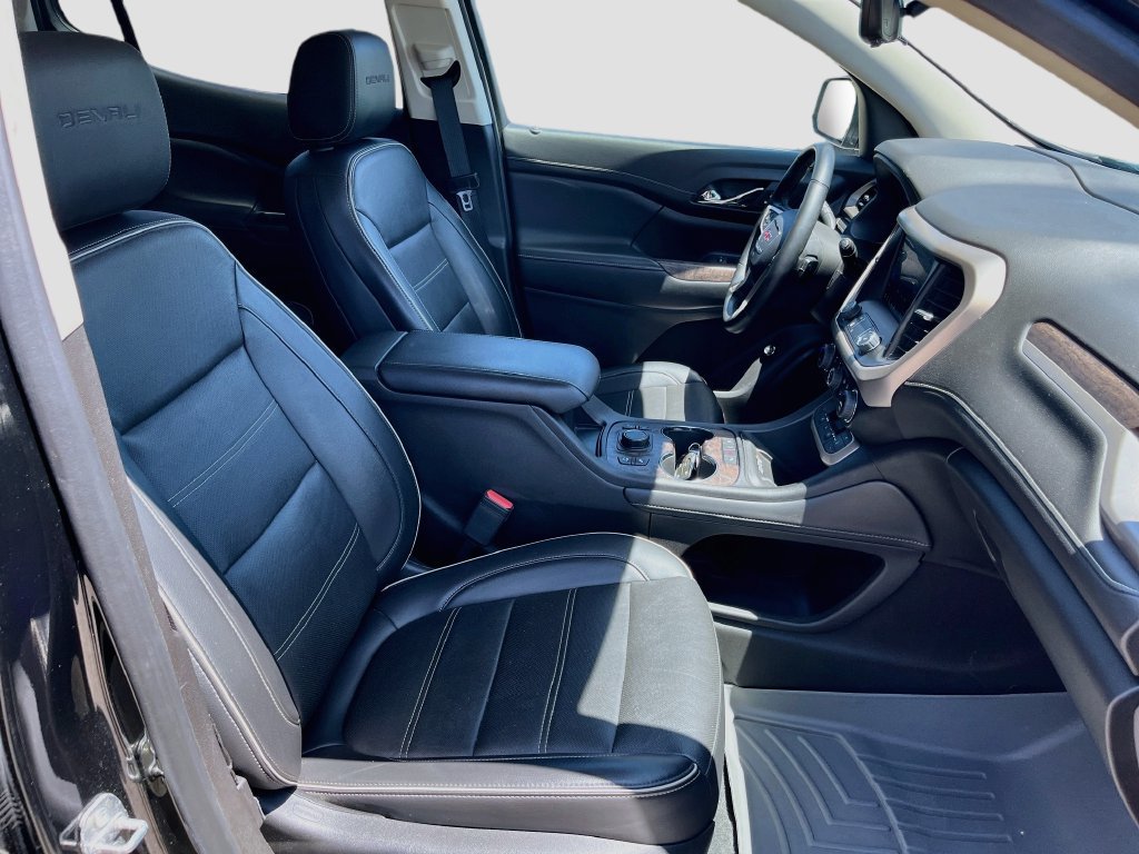 Used 2023 GMC Acadia Denali w/ Denali Ultimate Package FWD image 31