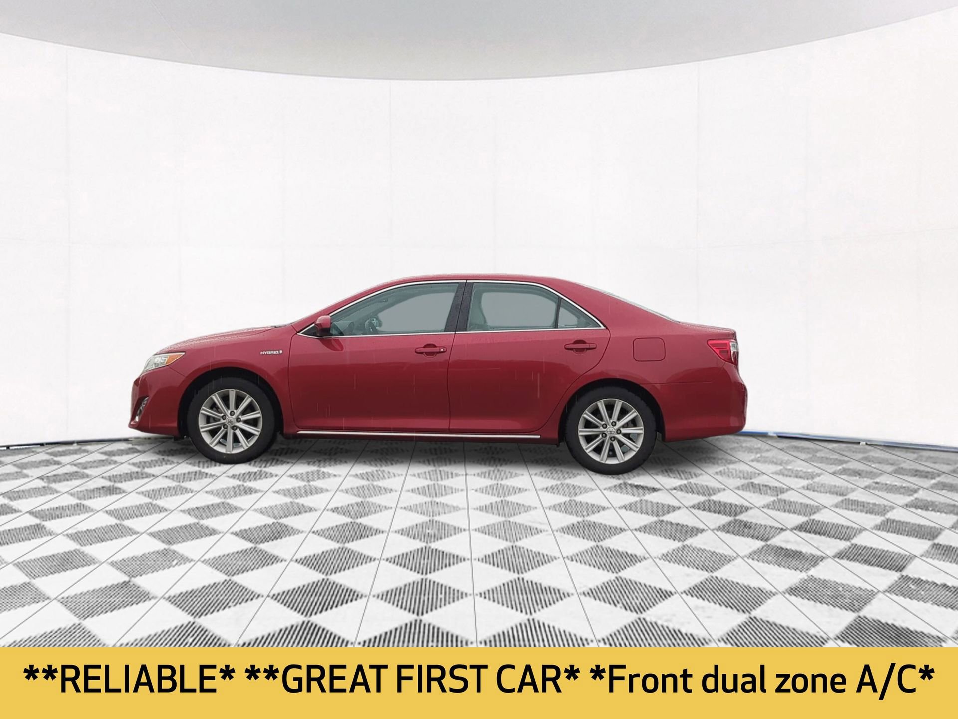Used 2013 Toyota Camry XLE FWD image 2