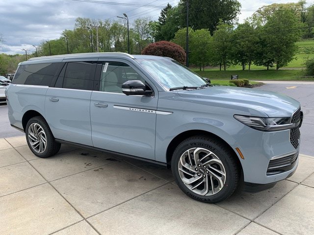 New 2026 Lincoln Navigator L Reserve AWD/4WD image 8