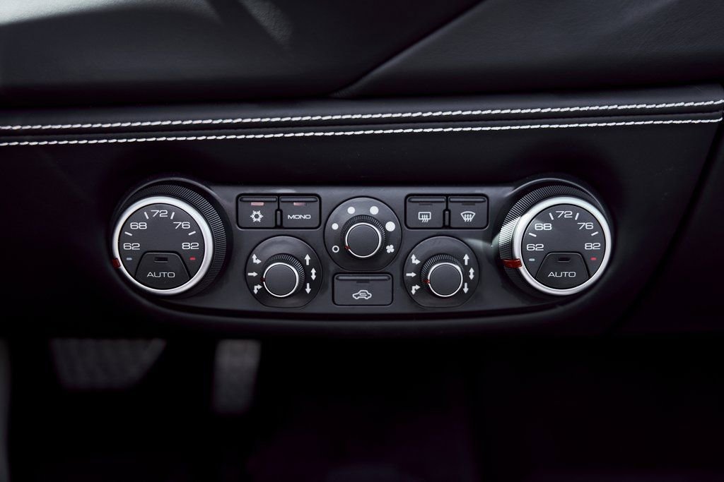 Used 2018 Ferrari 488 Spider image 66