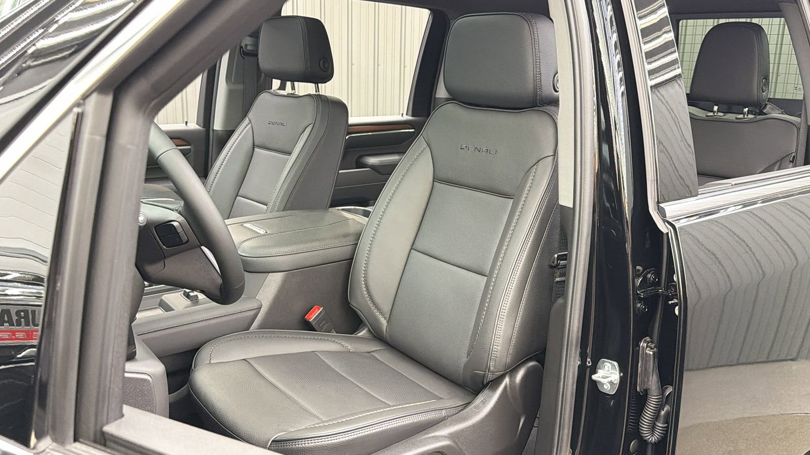 Used 2025 GMC Sierra 3500 Denali w/ Denali Reserve Package image 19