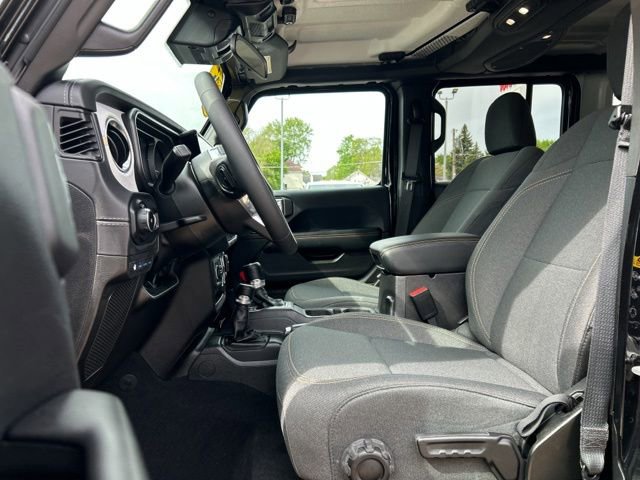 Used 2025 Jeep Wrangler Unlimited Sahara w/ Safety Group AWD/4WD image 30