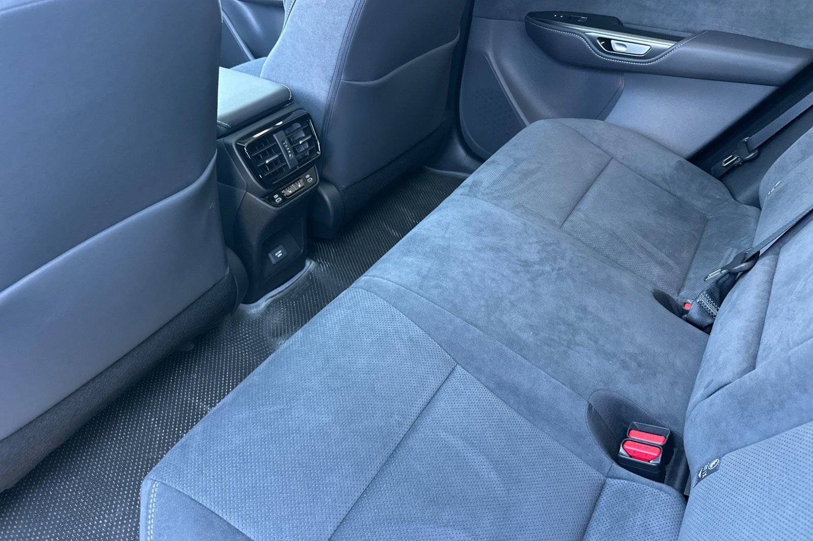 Certified 2025 Lexus RZ 300e w/ Accessory Package (Z1) FWD image 9