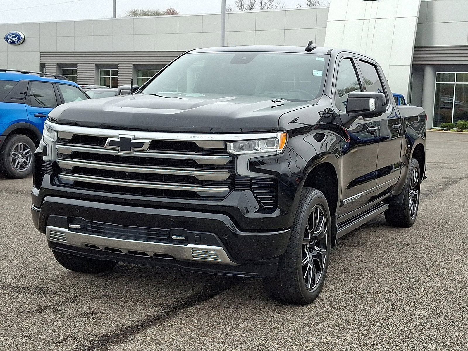Used 2023 Chevrolet Silverado 1500 High Country w/ High Country Premium Package image 4