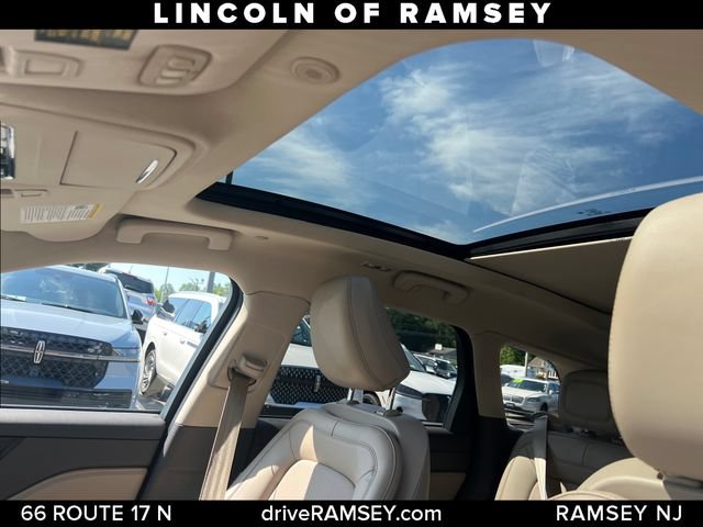 Used 2022 Lincoln Corsair AWD w/ Premium Package image 14