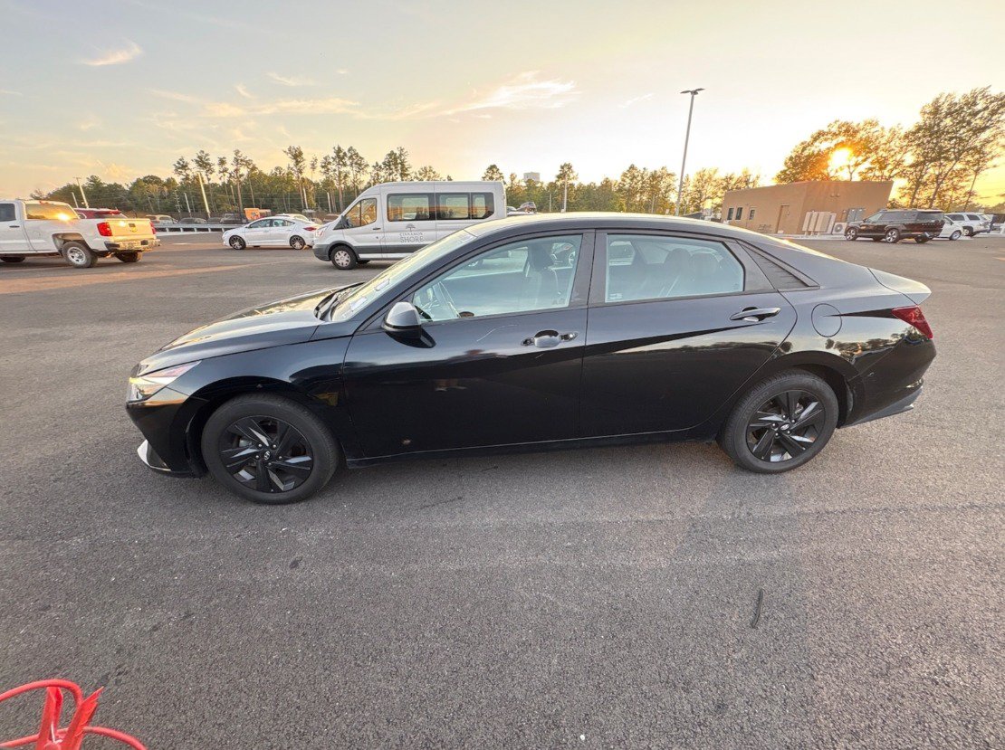 Used 2021 Hyundai Elantra SEL FWD image 2