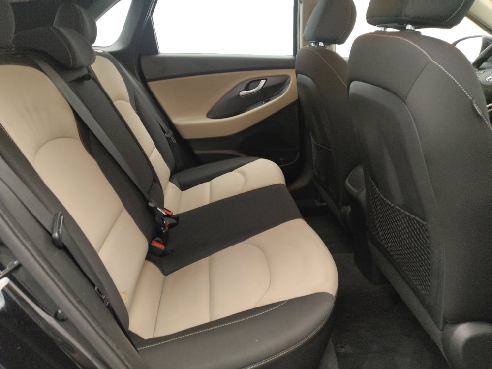 Used 2018 Hyundai Elantra GT FWD image 19