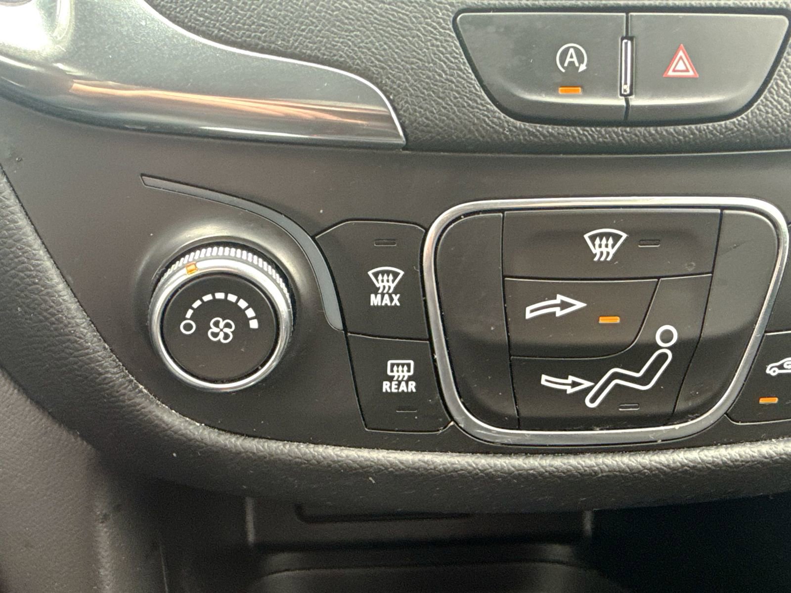 Used 2022 Chevrolet Equinox LT AWD/4WD image 32