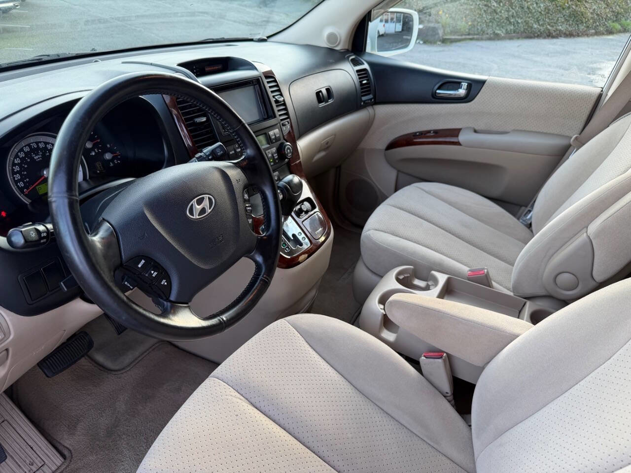 Used 2007 Hyundai Entourage GLS image 33