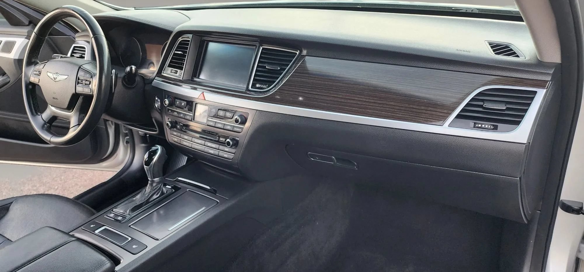 Used 2017 Genesis G80 3.8 RWD image 19