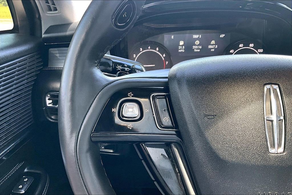 Used 2021 Lincoln Corsair AWD w/ Premium Package image 18