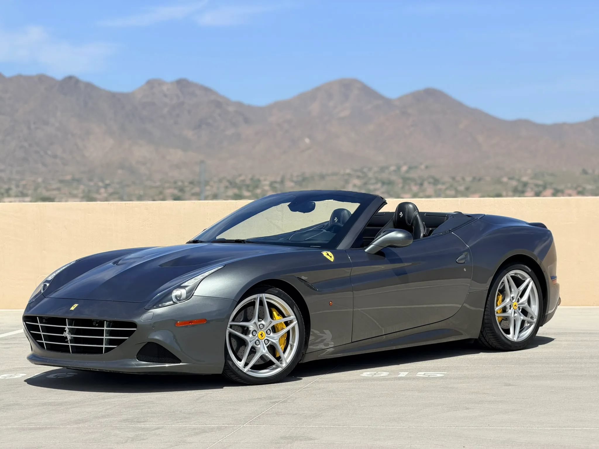 Used 2015 Ferrari California T RWD image 16