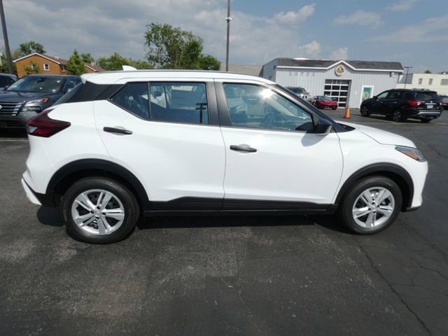 New 2025 Nissan Kicks Play S FWD image 2