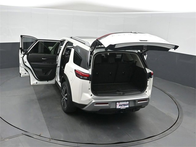 Used 2024 Nissan Pathfinder Platinum w/ Cargo Package image 55