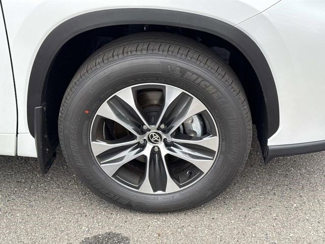 Used 2026 Toyota Highlander XLE image 7