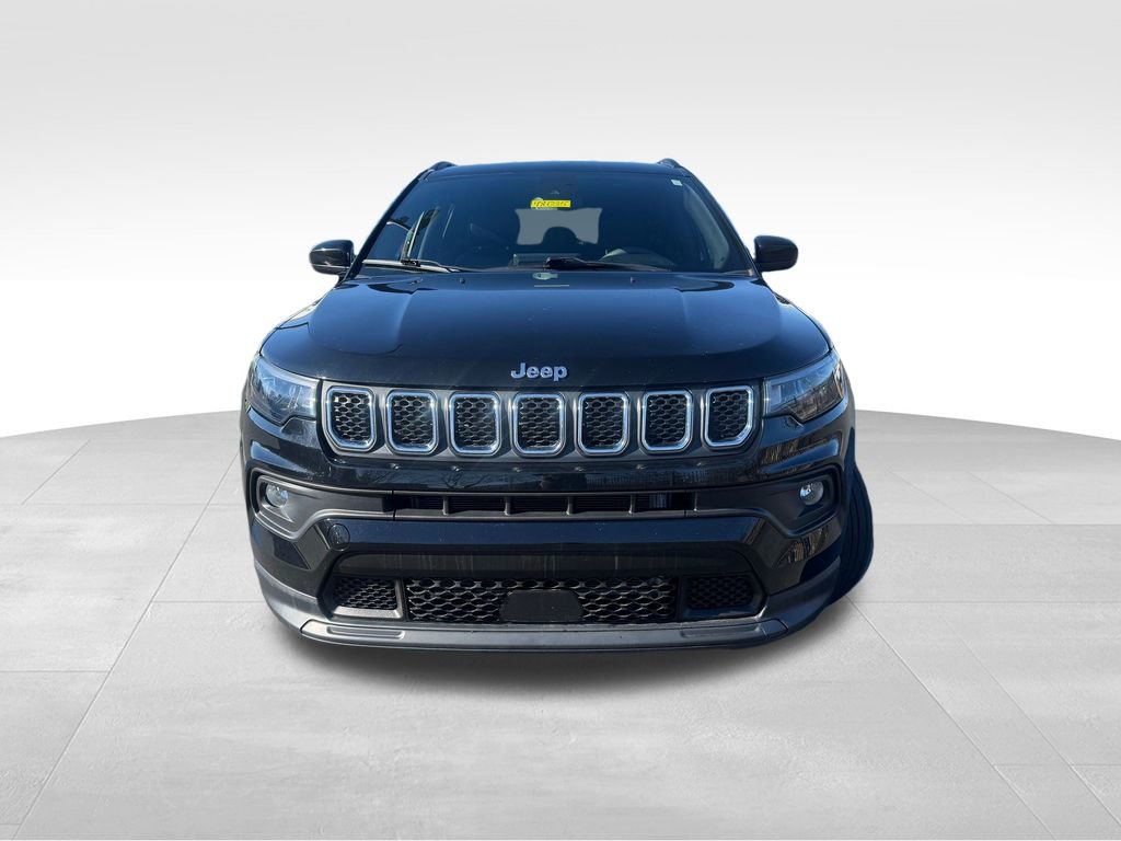 Used 2023 Jeep Compass Latitude image 2