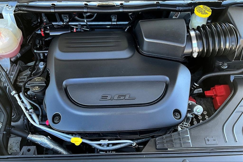 Used 2021 Chrysler Pacifica Touring-L AWD/4WD image 43