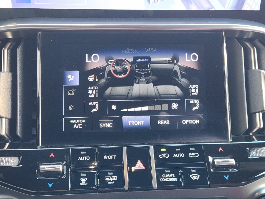 Used 2023 Lexus LX 600 F Sport w/ Accessory Package (Z1) AWD/4WD image 18