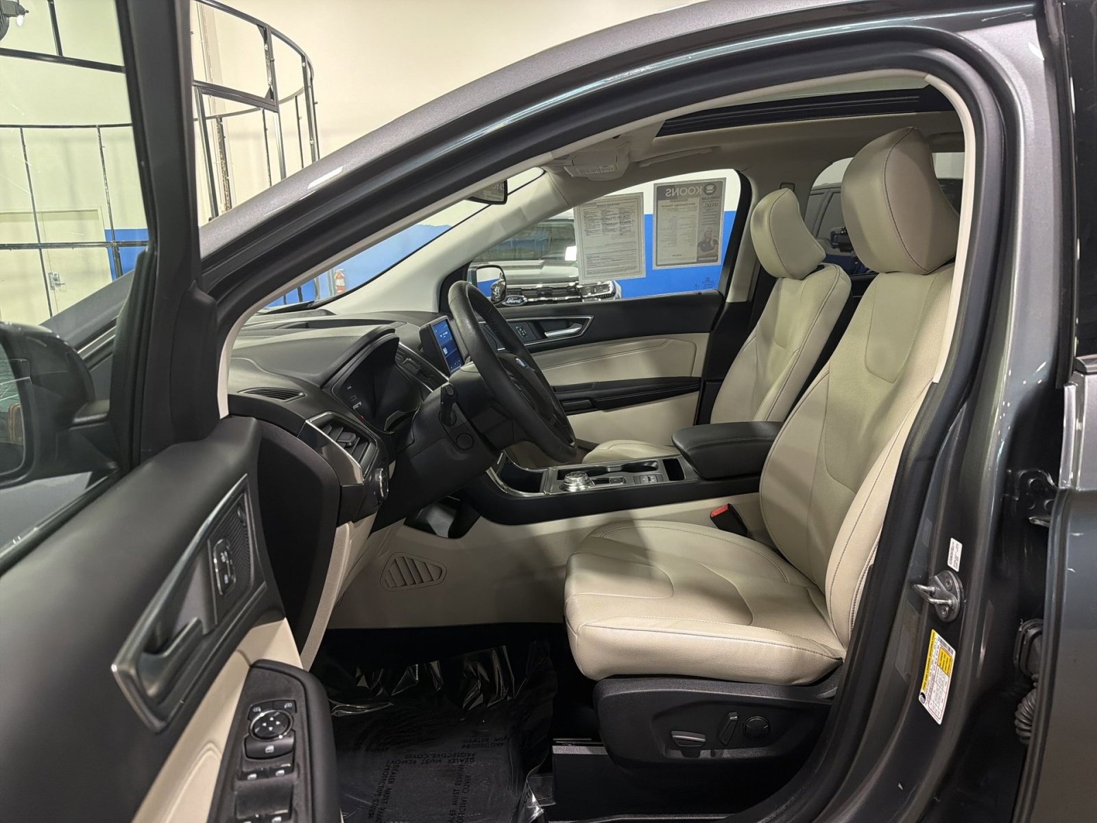 Used 2022 Ford Edge Titanium w/ Equipment Group 301A AWD/4WD image 25
