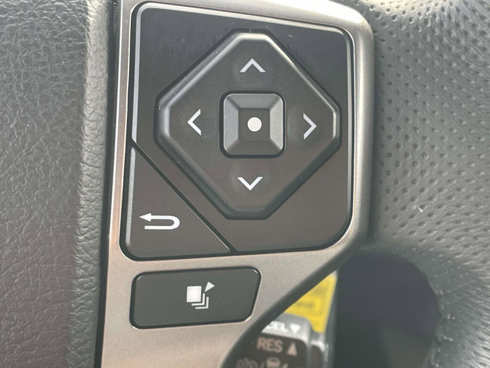 Used 2022 Toyota Tacoma SR5 image 8