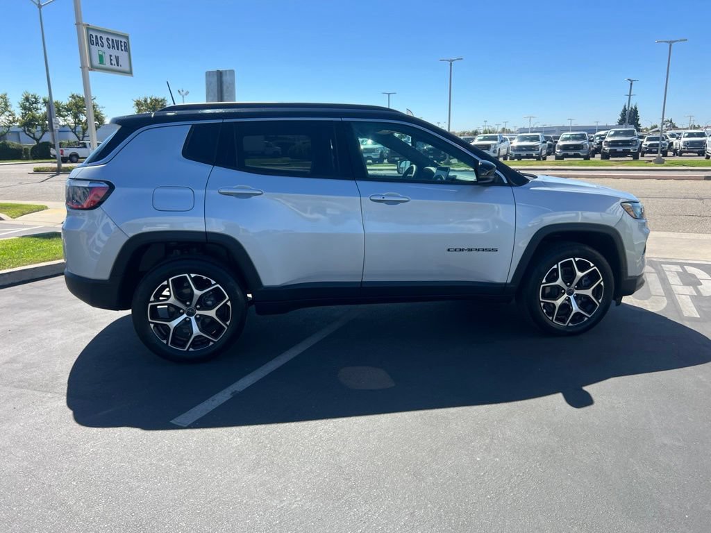 Used 2025 Jeep Compass Limited AWD/4WD image 10