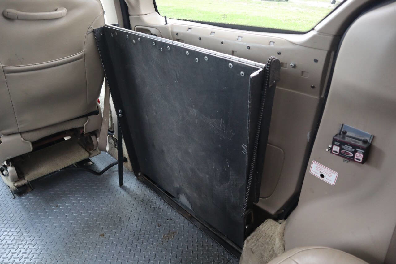 Used 2002 Ford Windstar SEL FWD image 27