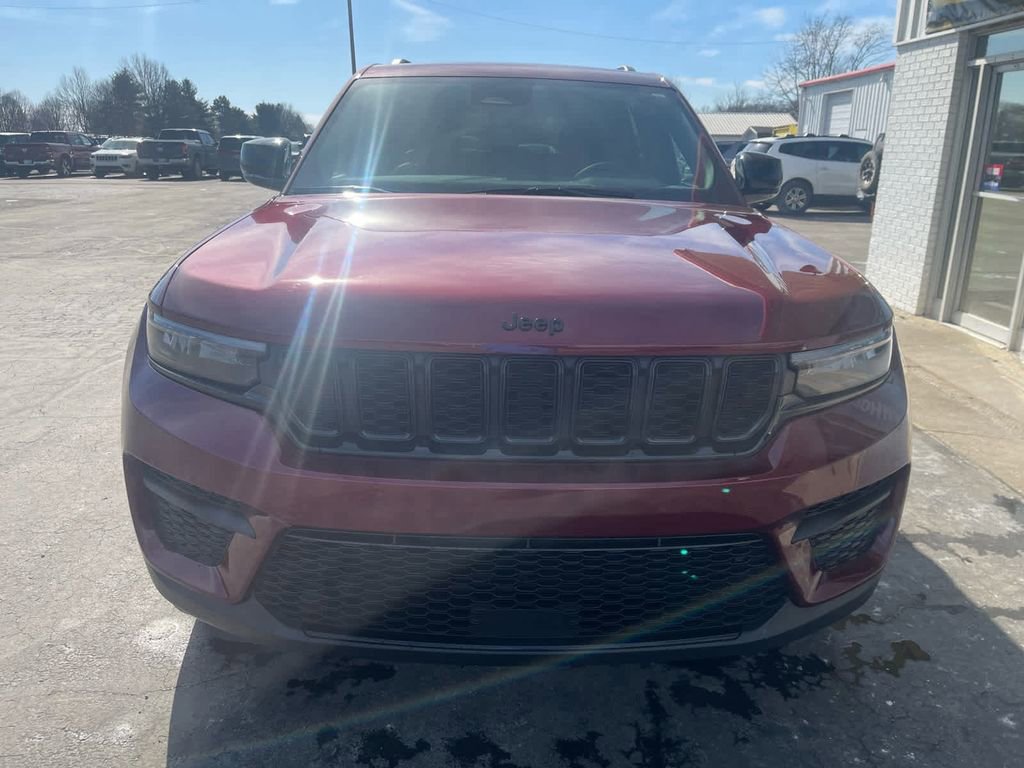 Used 2024 Jeep Grand Cherokee Altitude image 8