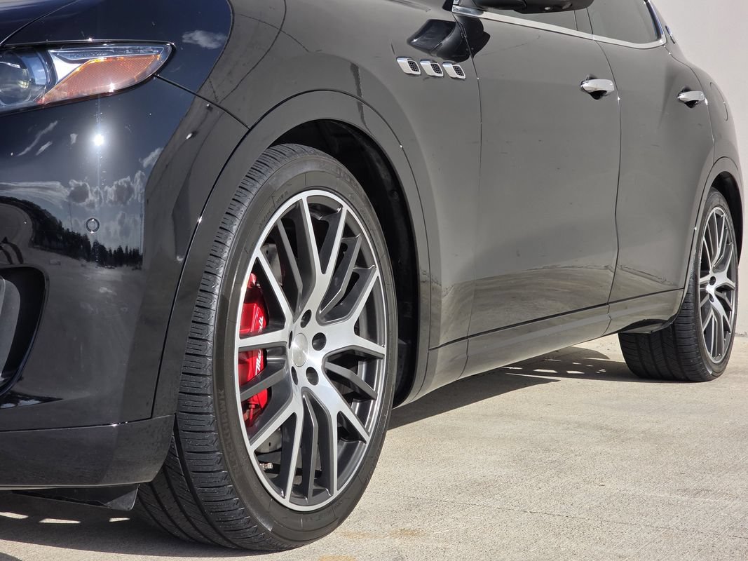 Used 2017 Maserati Levante S AWD/4WD image 38