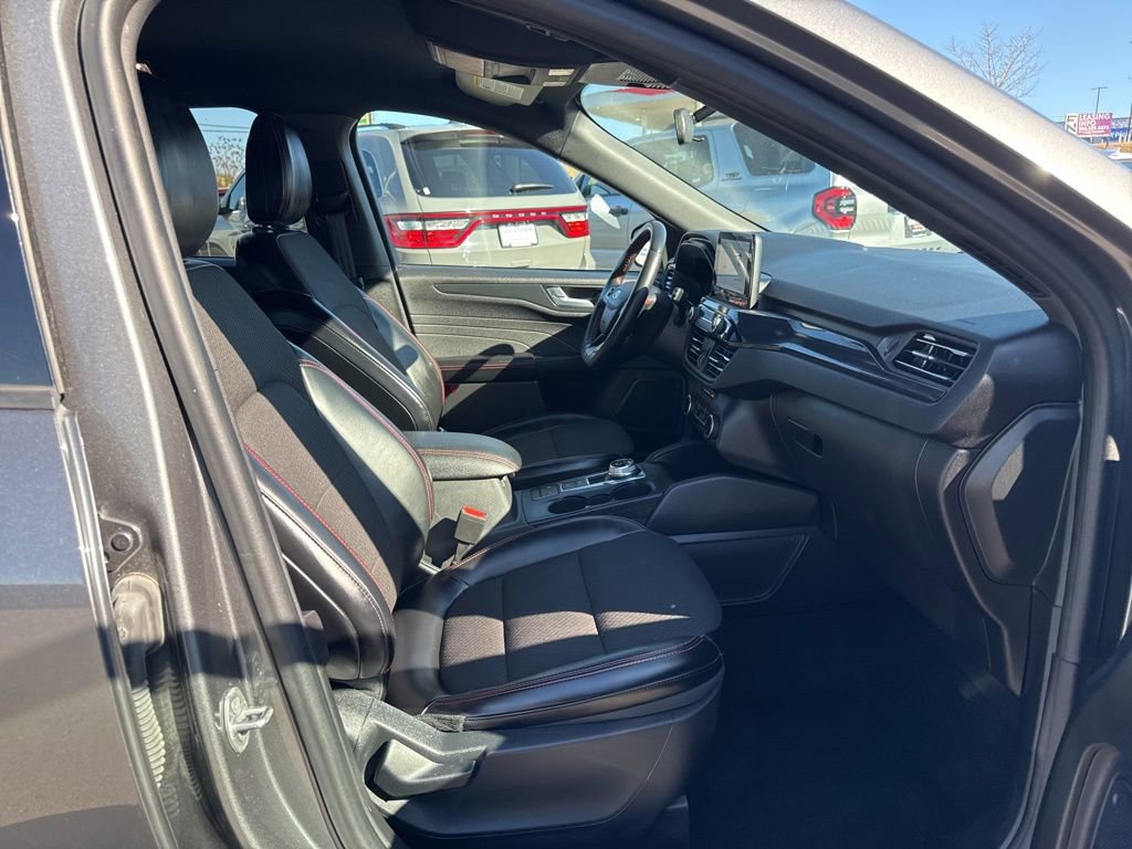 Used 2024 Ford Escape ST-Line w/ Cold Weather Package image 18